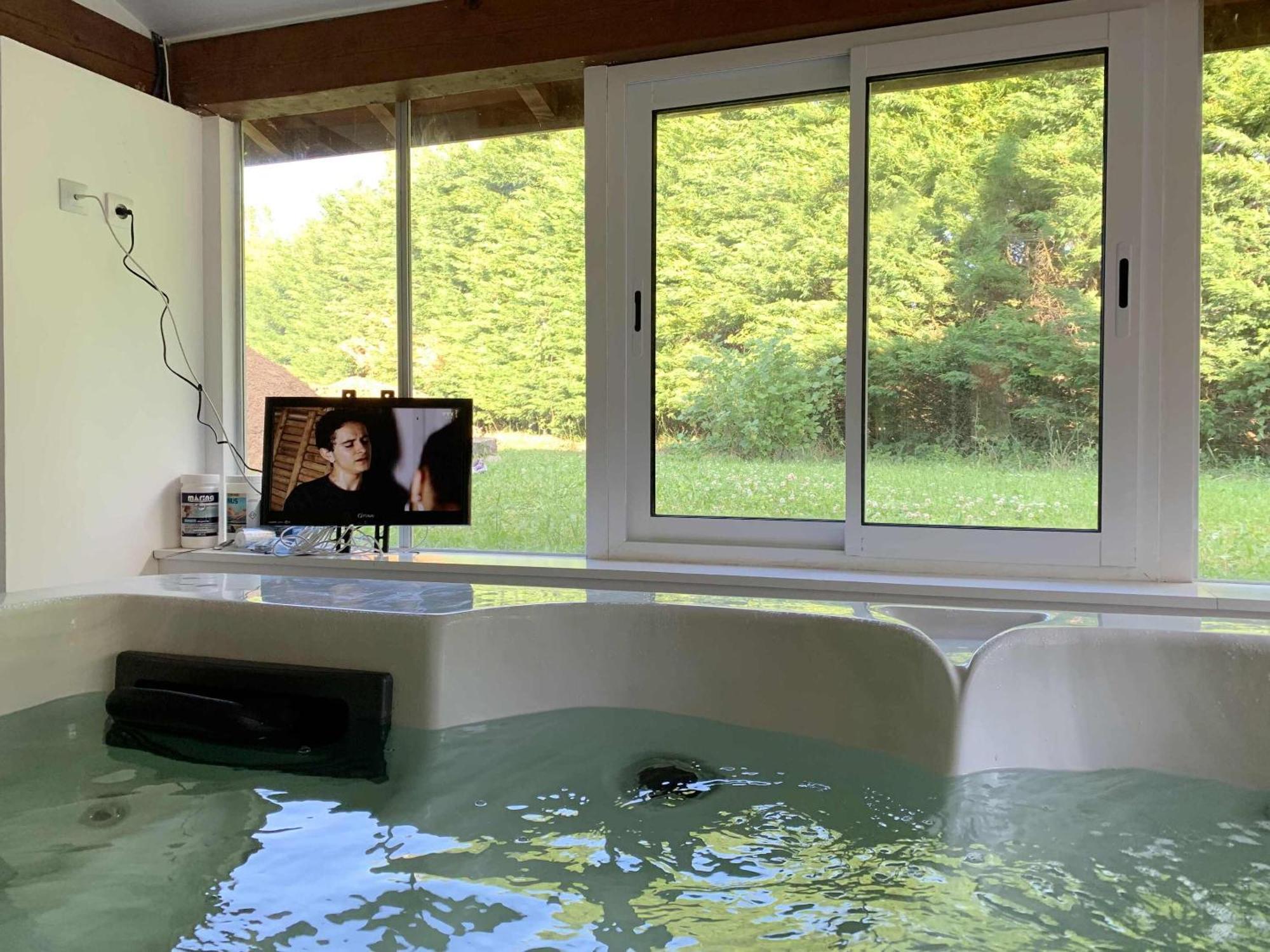 Maison Piscine Et Jacuzzi Saint-Germain-des-Fosses Luaran gambar