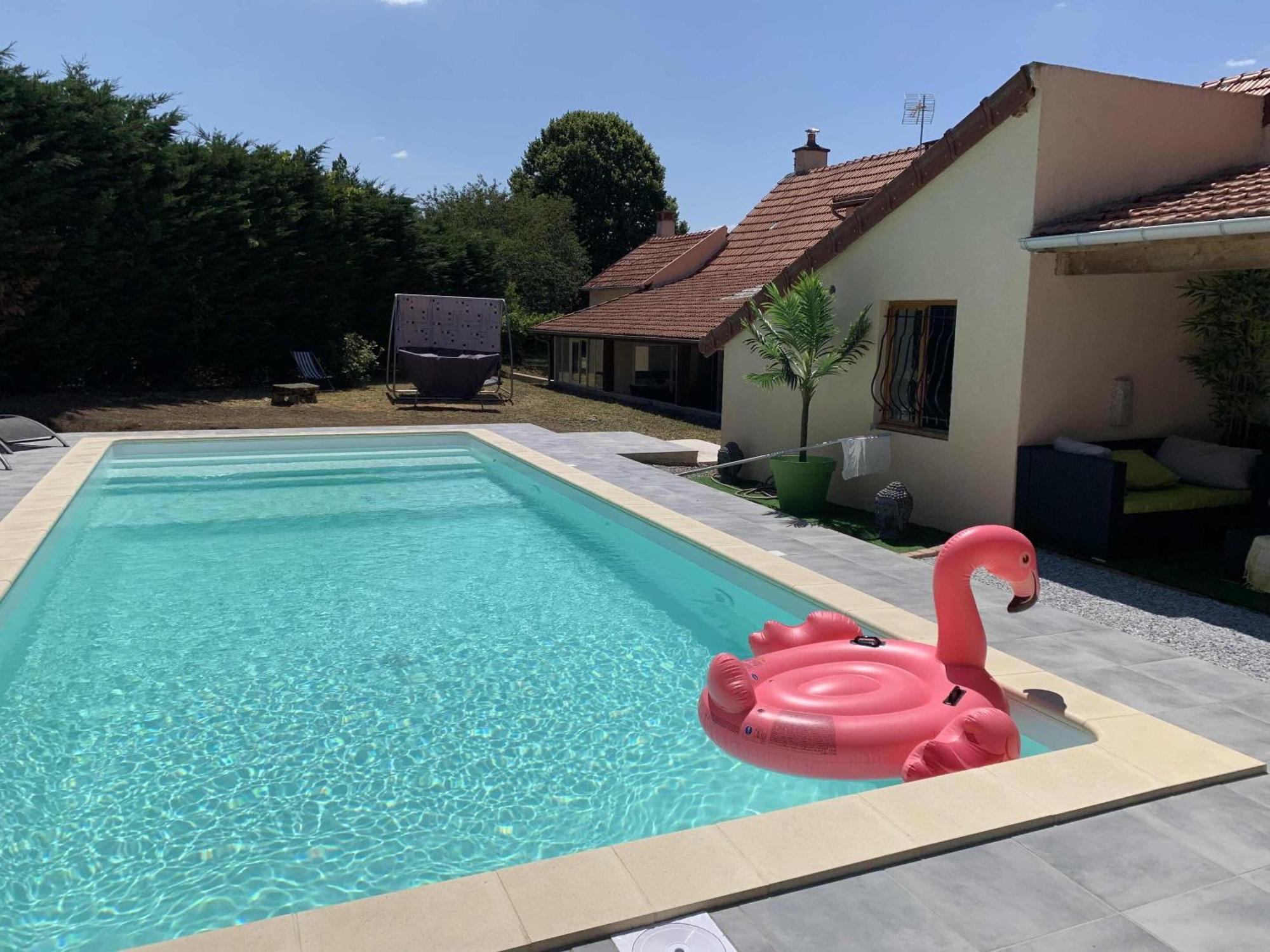 Maison Piscine Et Jacuzzi Saint-Germain-des-Fosses Luaran gambar