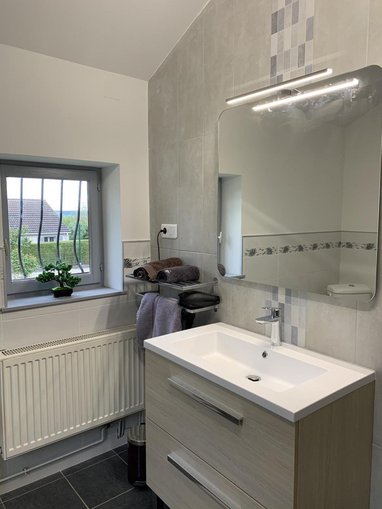 Maison Piscine Et Jacuzzi Saint-Germain-des-Fosses Bilik gambar